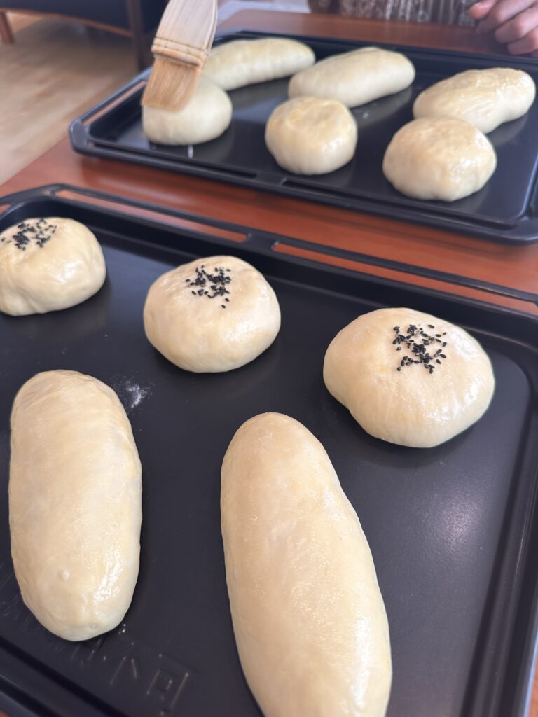 天板にのせたあんぱんとピコパン