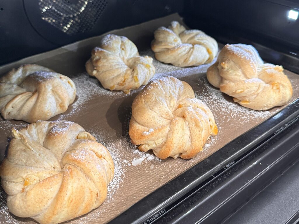 焼きたて、ねじりパン