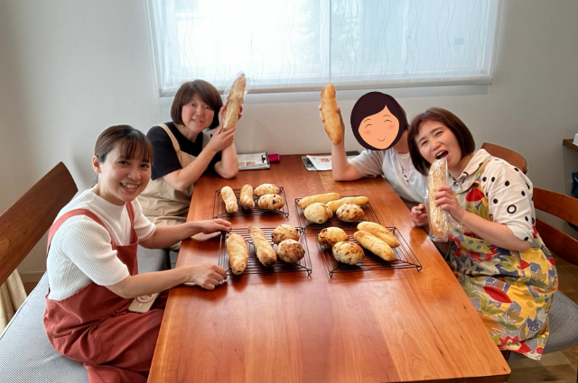 完成したバゲットと生徒さん