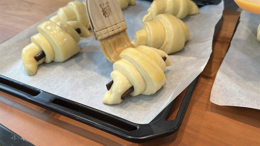 塗り卵(クロワッサン)