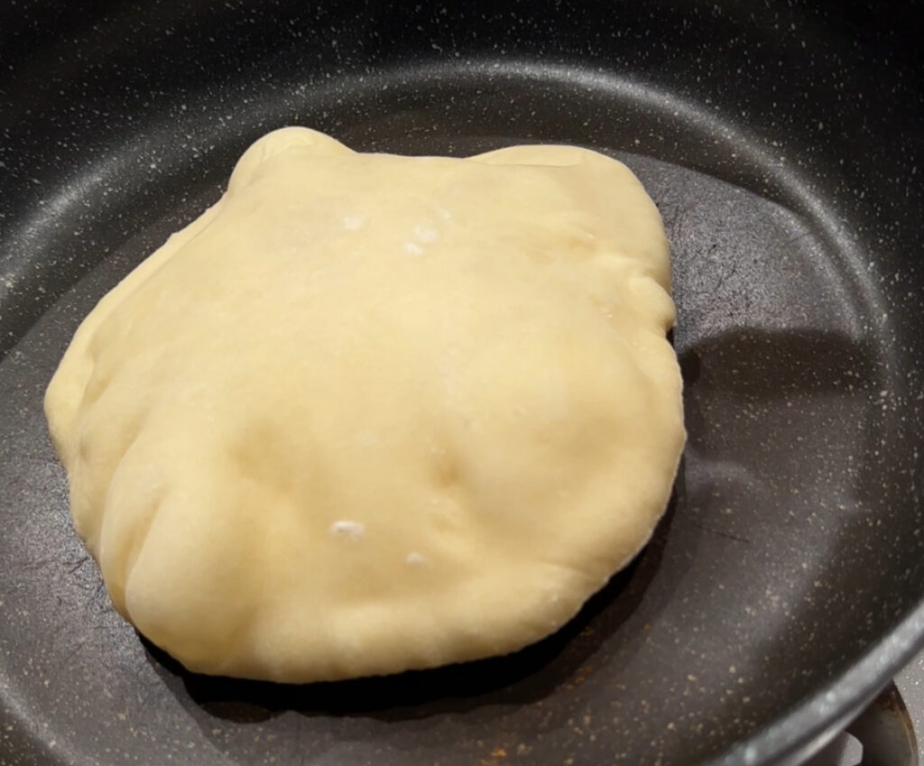 フライパンで焼いたピタパン