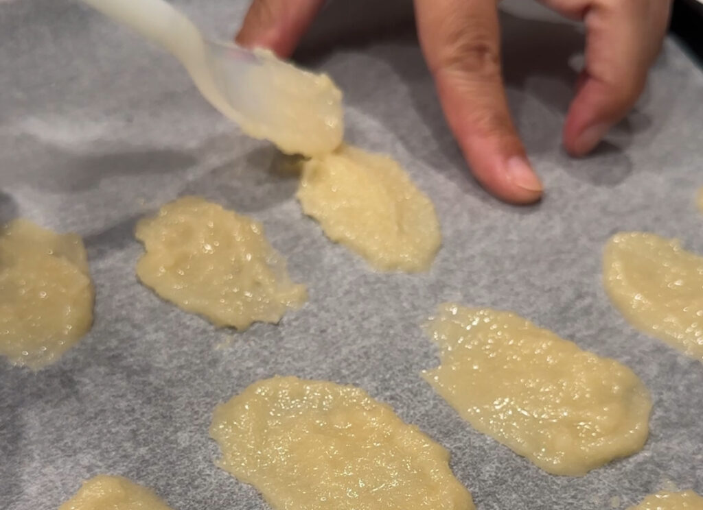 マカロン生地の焼き菓子