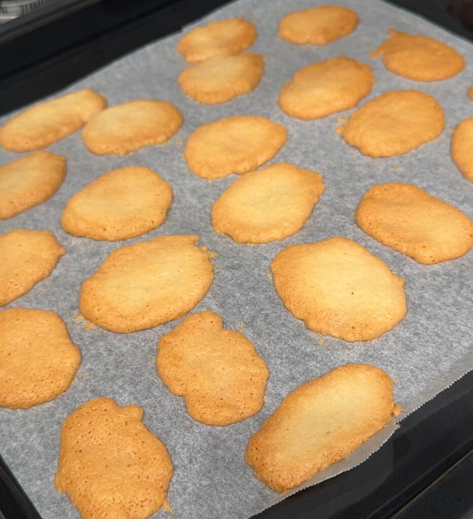 マカロン生地の焼き菓子