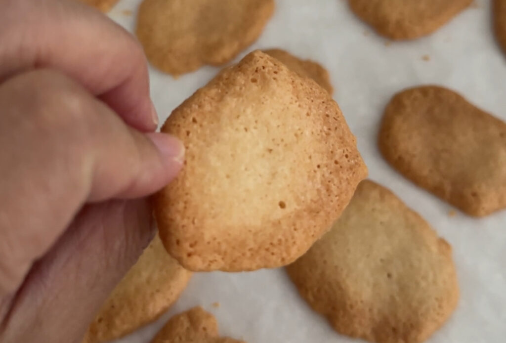 マカロン生地の焼き菓子