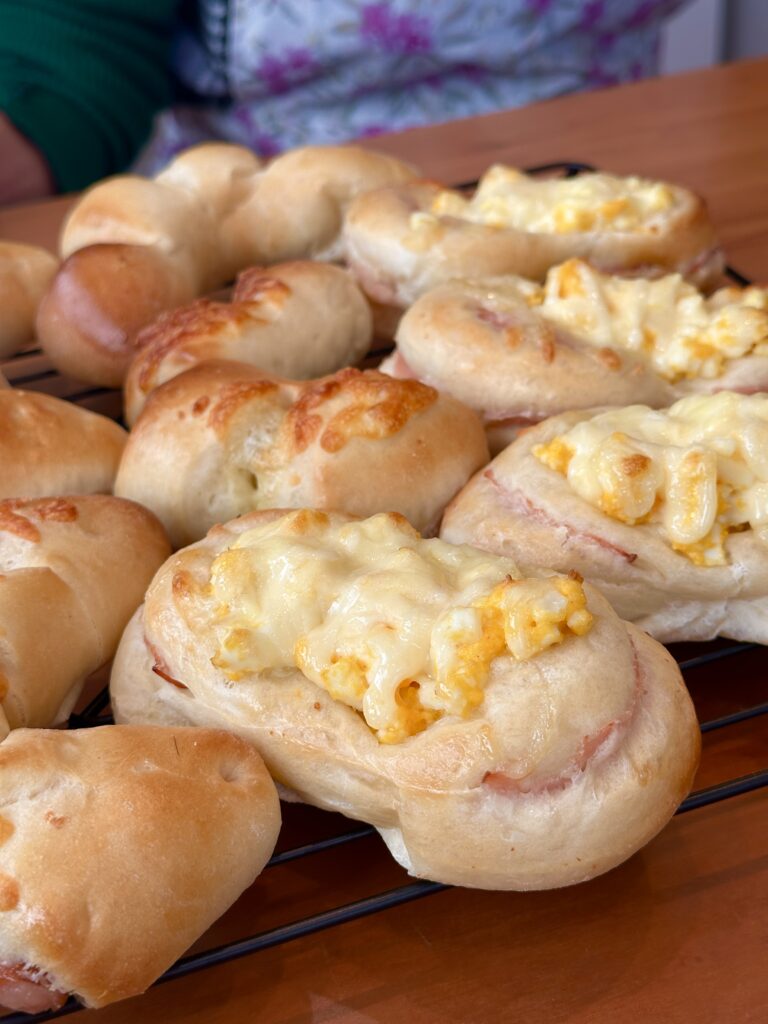 焼きたてパン（ハムマヨ）