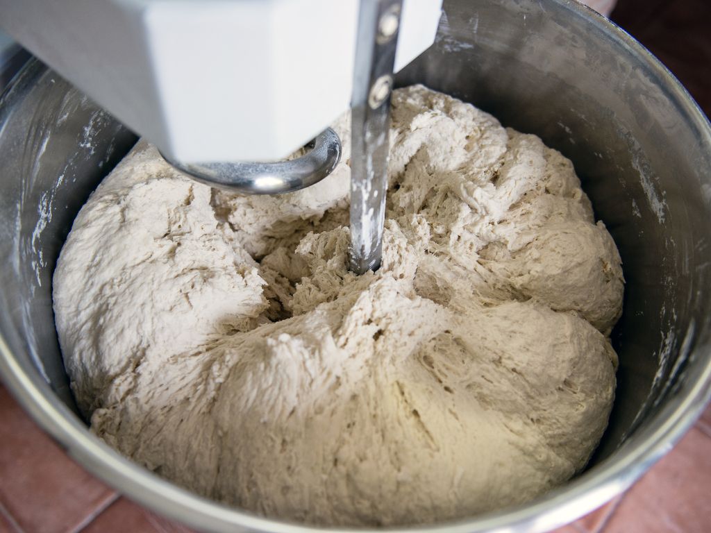 ミキシング中の生地