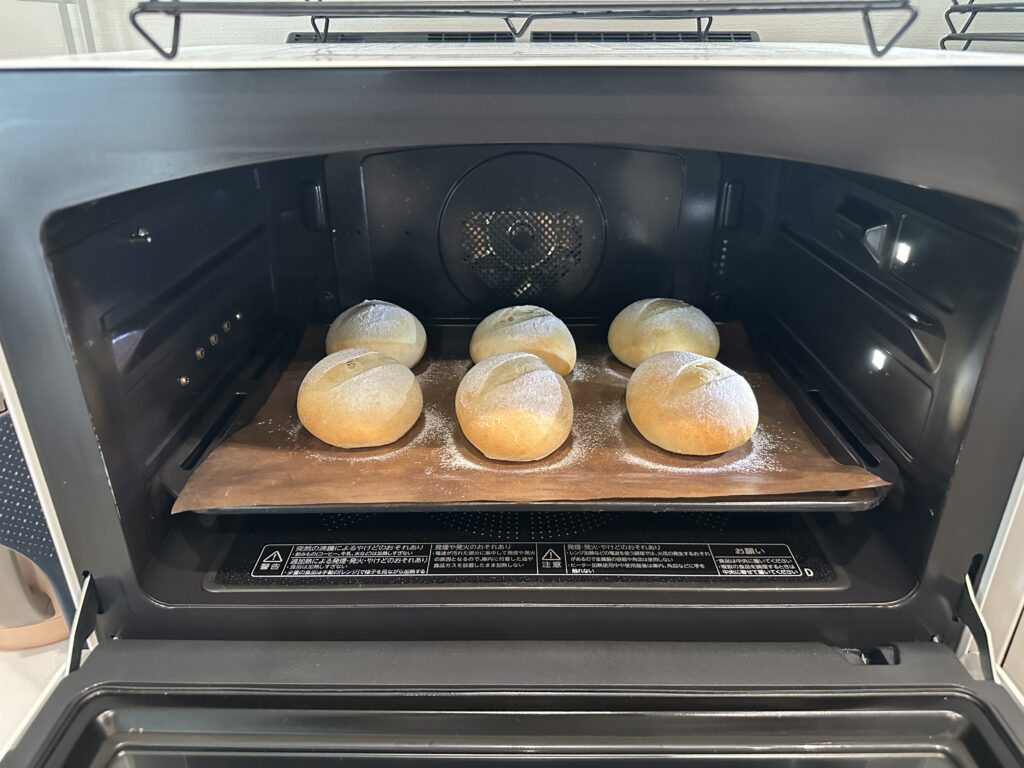 オーブンで焼いたパン