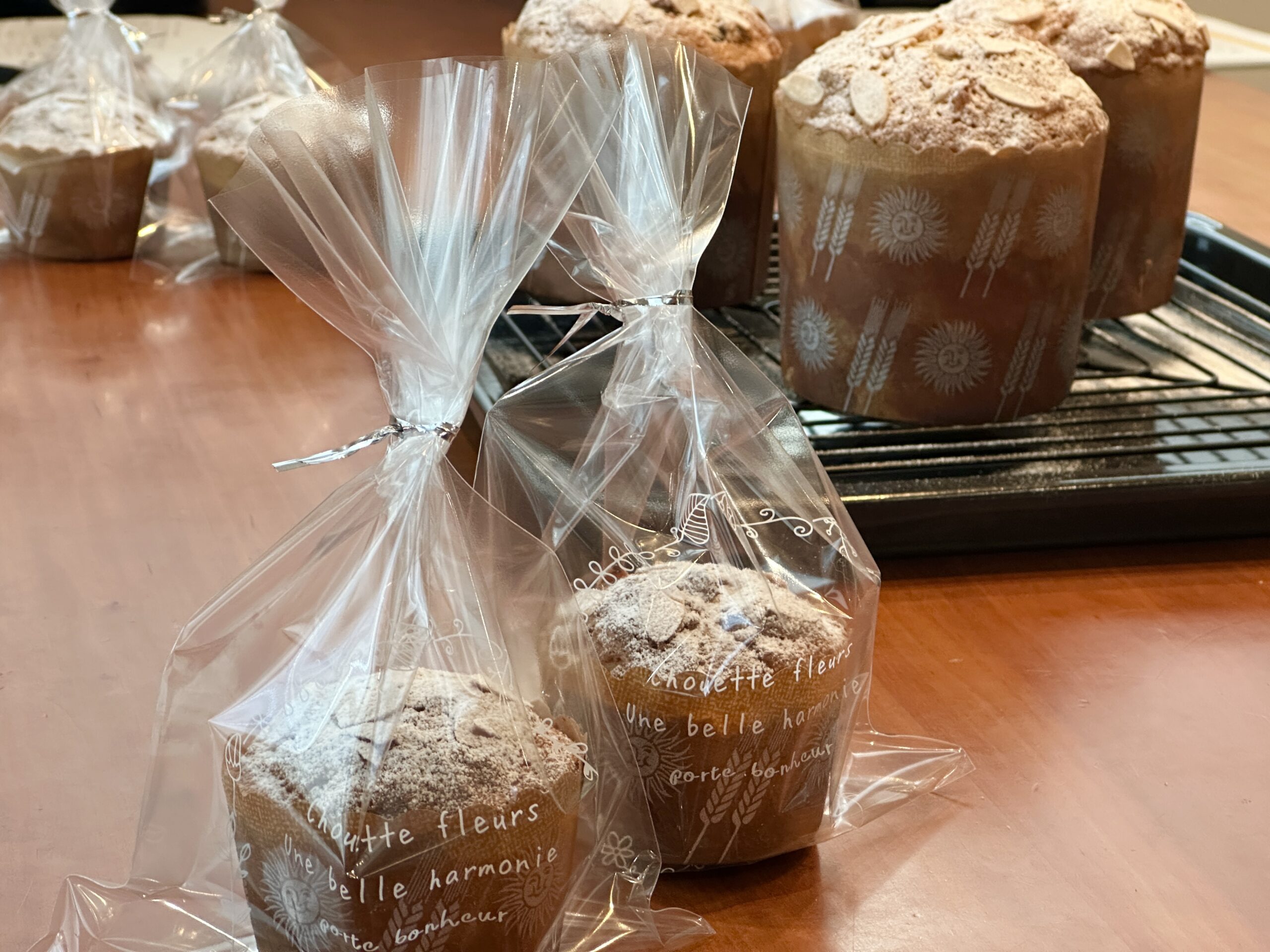 ラッピングしたパネトーネ